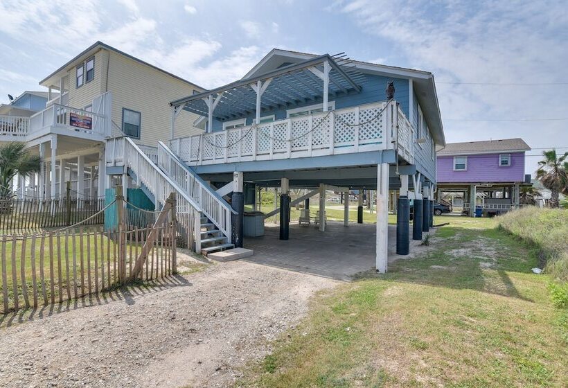 Walk To Gulf: Surfside Beach Home W/ Deck