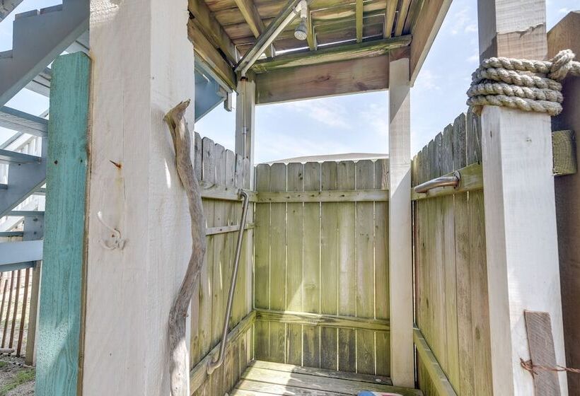 Walk To Gulf: Surfside Beach Home W/ Deck