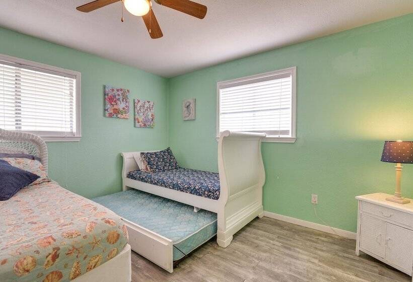 Walk To Gulf: Surfside Beach Home W/ Deck