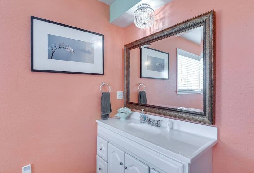 Walk To Gulf: Surfside Beach Home W/ Deck