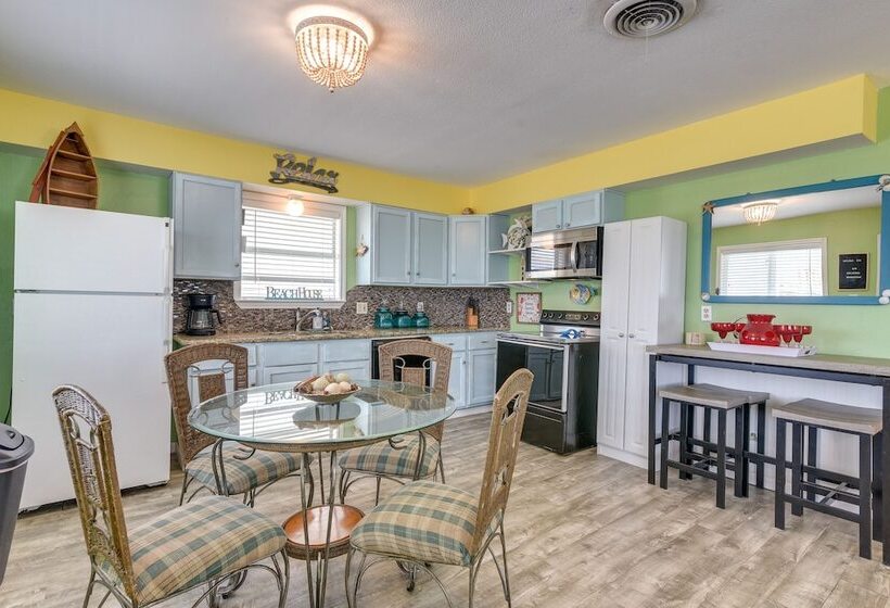 Walk To Gulf: Surfside Beach Home W/ Deck