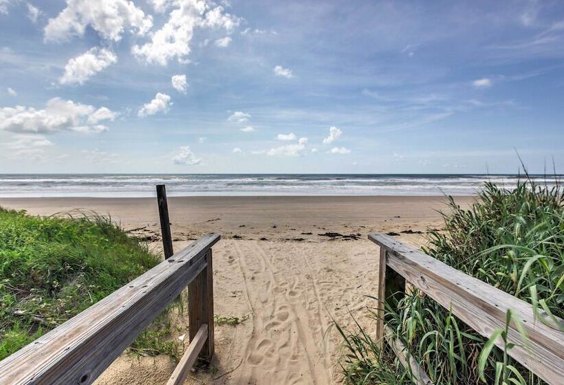 Walk To Gulf: Surfside Beach Home W/ Deck