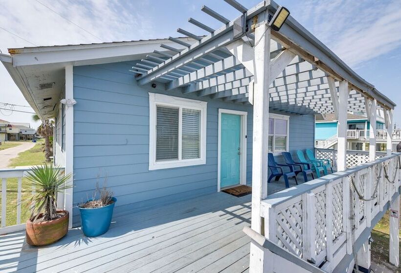 Walk To Gulf: Surfside Beach Home W/ Deck