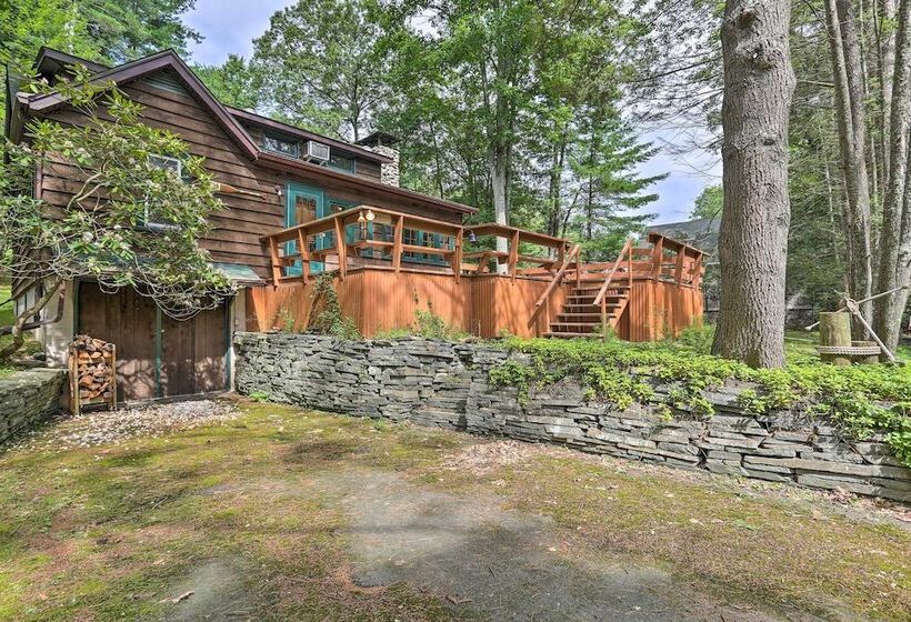 Steps To Lake: Tafton Cottage W/ Fire Pit & Grill