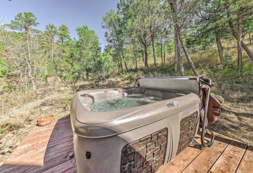 Tall Pines Treehouse  W/ Deck & Hot Tub!