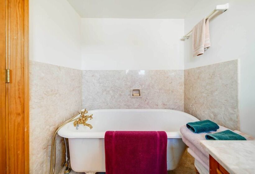 Terre Haute Manor Farmhouse W/ Gardens & Deck!