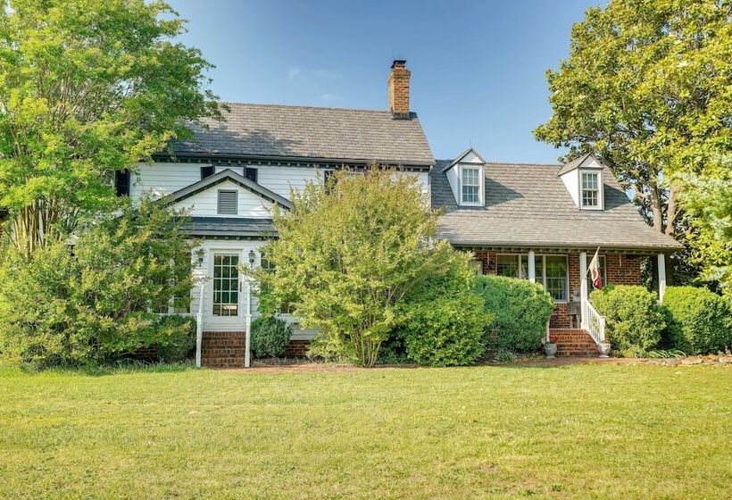 Terre Haute Manor Farmhouse W/ Gardens & Deck!