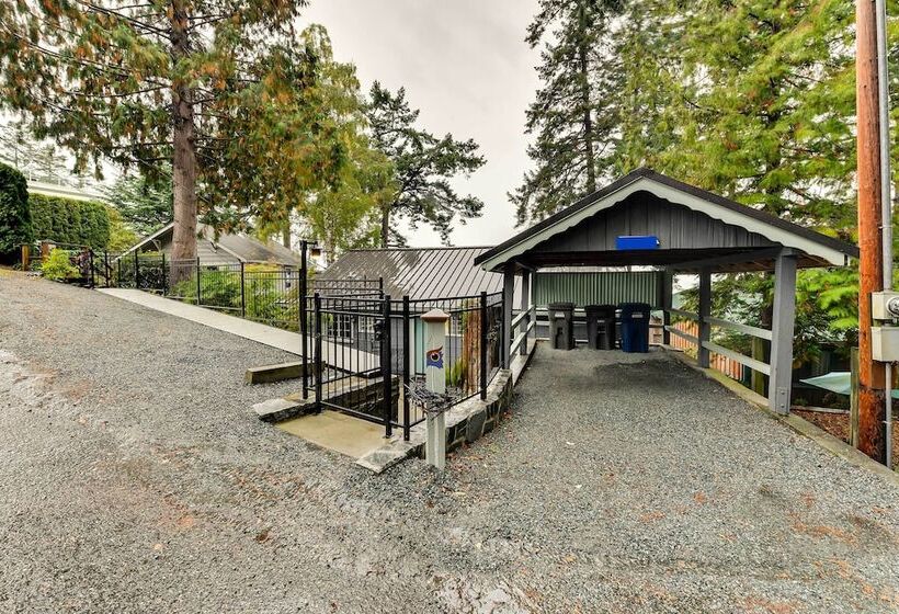 The Nest Gorgeous Waterfront La Conner Getaway!