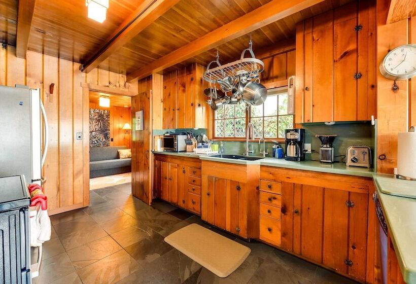 The Nest  Gorgeous Waterfront La Conner Getaway!