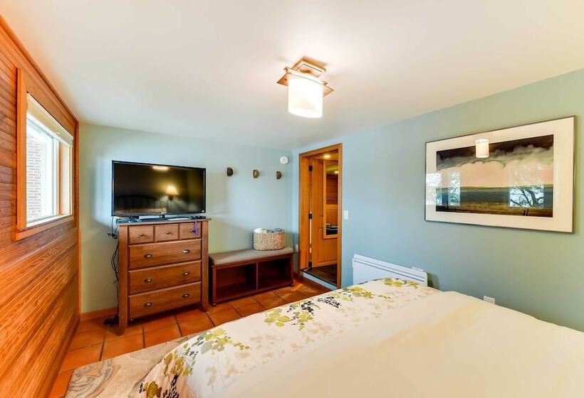 The Nest Gorgeous Waterfront La Conner Getaway!