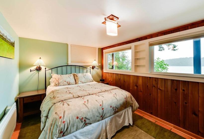 The Nest Gorgeous Waterfront La Conner Getaway!