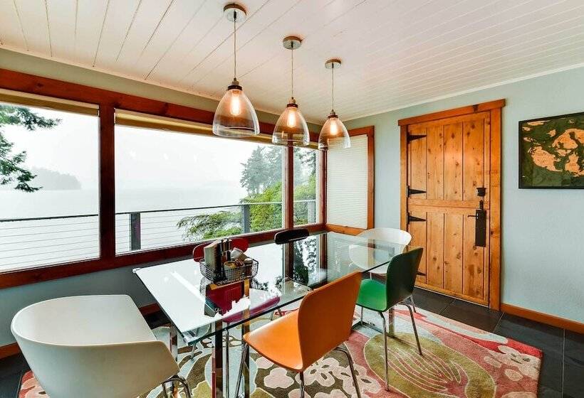 The Nest Gorgeous Waterfront La Conner Getaway!