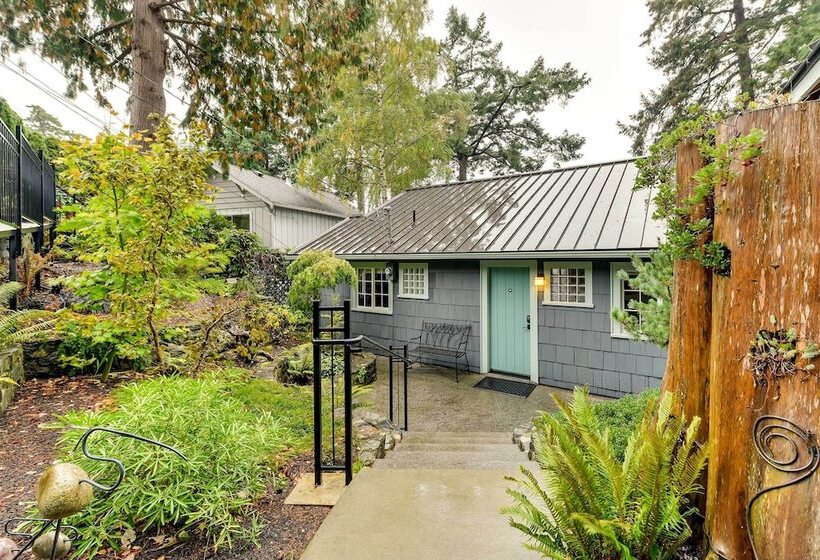 The Nest Gorgeous Waterfront La Conner Getaway!