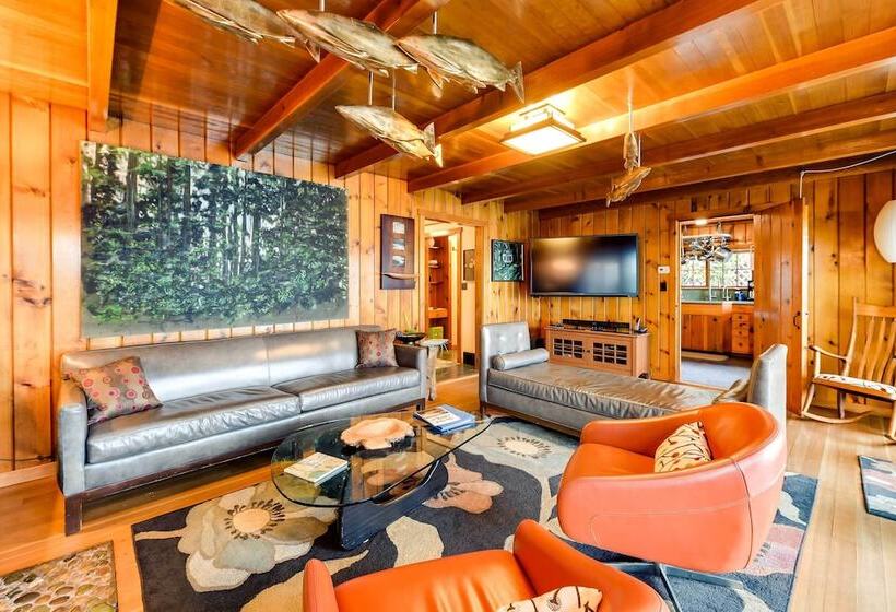 The Nest Gorgeous Waterfront La Conner Getaway!