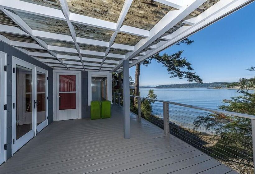 The Nest  Gorgeous Waterfront La Conner Getaway!