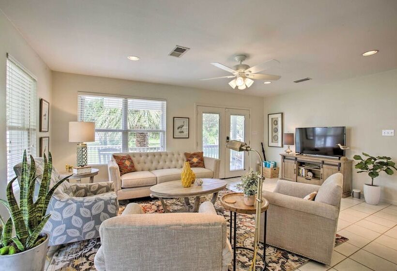 The Palm  Bay St. Louis Home   Walk To Beach!