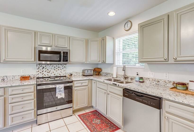 The Palm  Bay St. Louis Home   Walk To Beach!