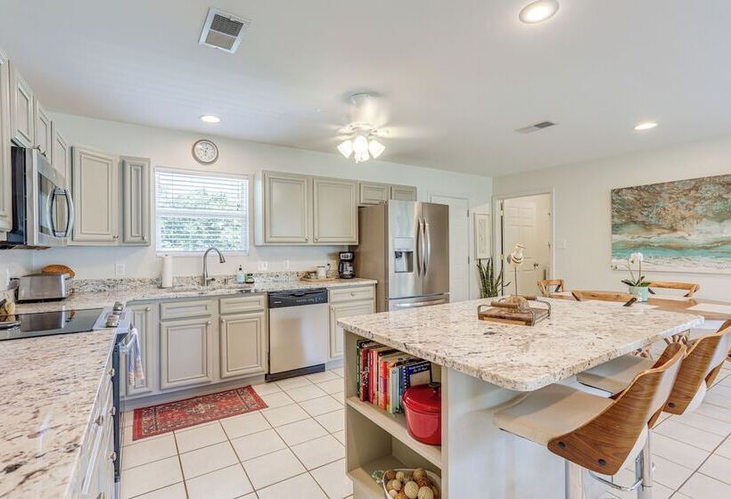 The Palm  Bay St. Louis Home   Walk To Beach!