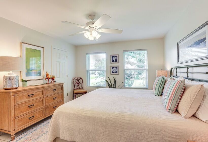 The Palm  Bay St. Louis Home   Walk To Beach!