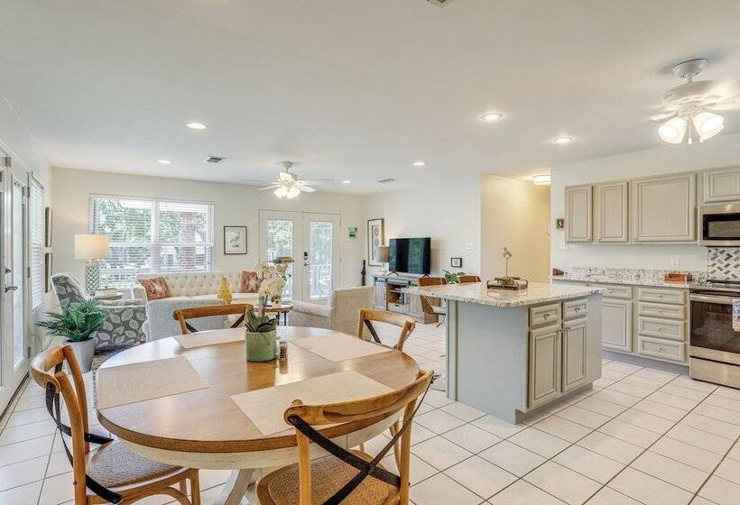 The Palm  Bay St. Louis Home   Walk To Beach!