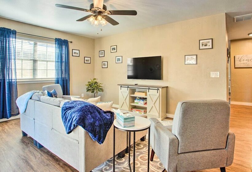 The Village Home W/ Pool, 12 Mi To Okc!
