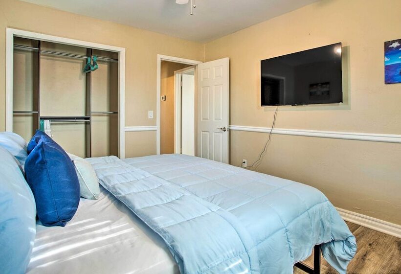 The Village Home W/ Pool, 12 Mi To Okc!