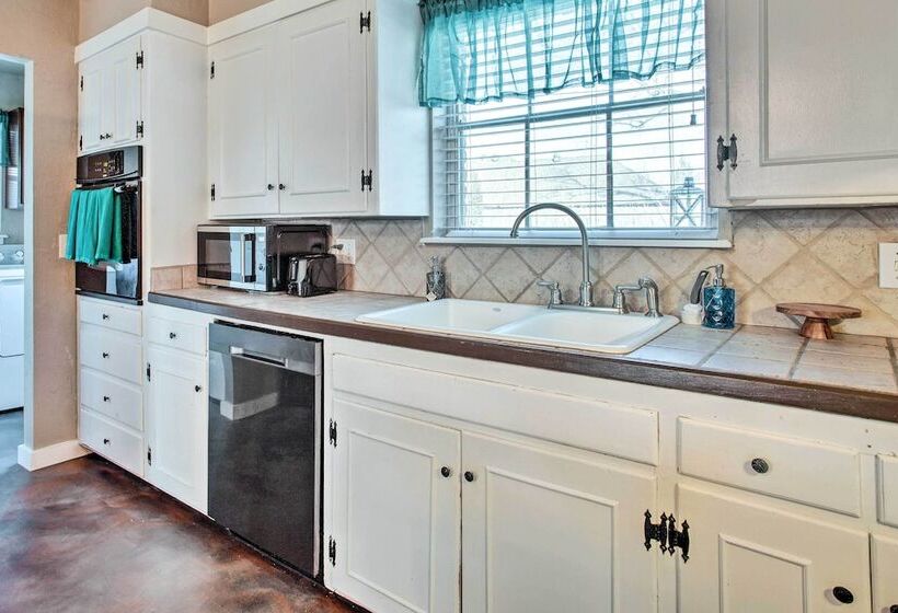 The Village Home W/ Pool, 12 Mi To Okc!