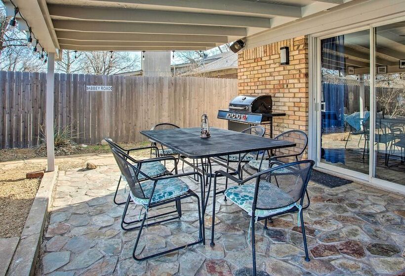 The Village Home W/ Pool, 12 Mi To Okc!