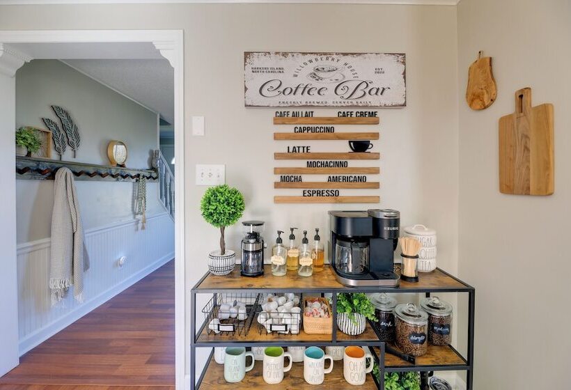 The Willowberry House  With Deck & Grill!