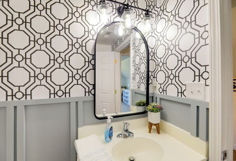 The Willowberry House  With Deck & Grill!