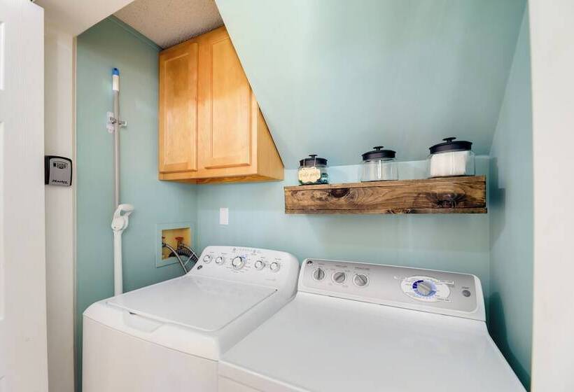 The Willowberry House  With Deck & Grill!