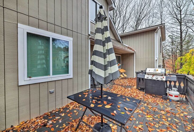 Game Room & Fire Pit: Tobyhanna Family Home