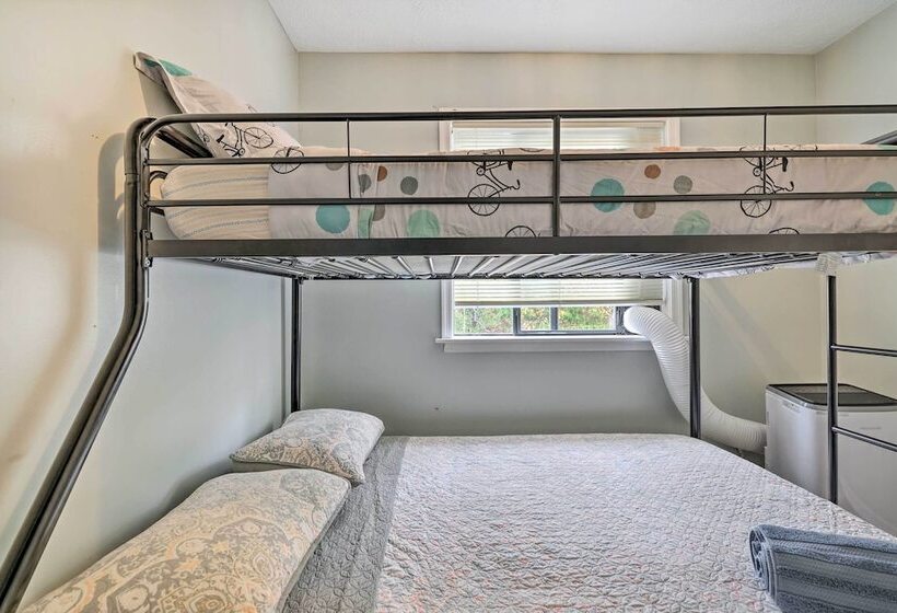 Game Room & Fire Pit: Tobyhanna Family Home