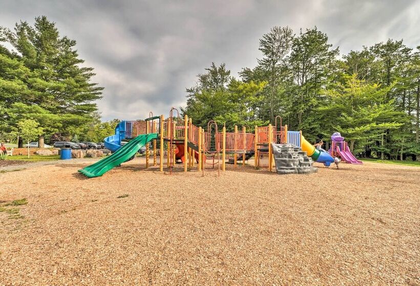 Game Room & Fire Pit: Tobyhanna Family Home