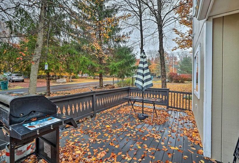 Game Room & Fire Pit: Tobyhanna Family Home