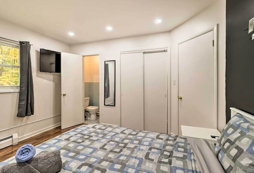12 Mi To Camelback Ski Resort: Home W/ Decks!