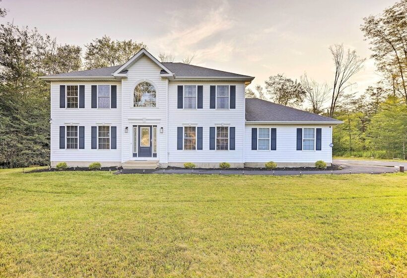 Hot Tub & Fire Pit: Family Home In Tobyhanna