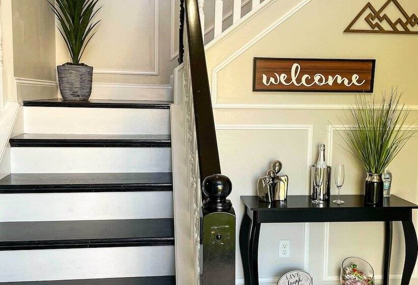 Hot Tub & Fire Pit: Family Home In Tobyhanna