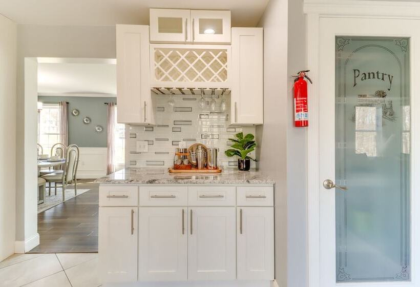 Hot Tub & Fire Pit: Family Home In Tobyhanna