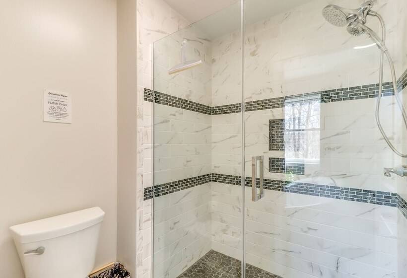 Hot Tub & Fire Pit: Family Home In Tobyhanna