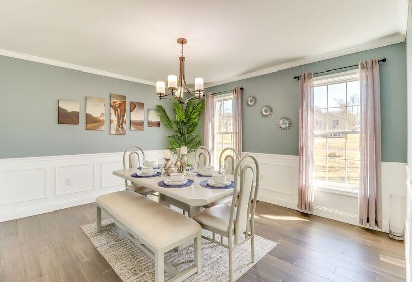 Hot Tub & Fire Pit: Family Home In Tobyhanna