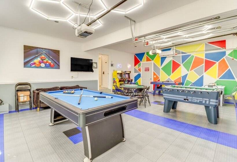 Hot Tub & Fire Pit: Family Home In Tobyhanna