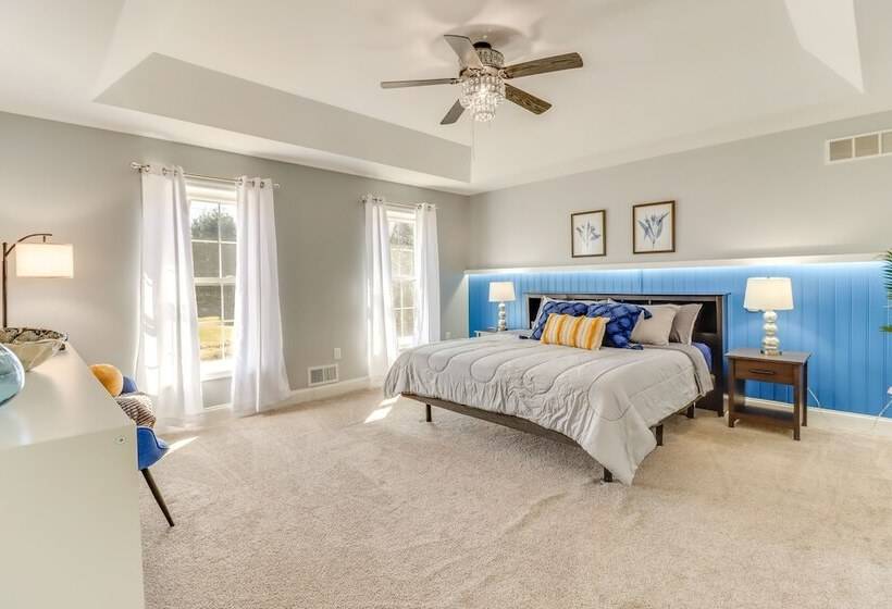 Hot Tub & Fire Pit: Family Home In Tobyhanna