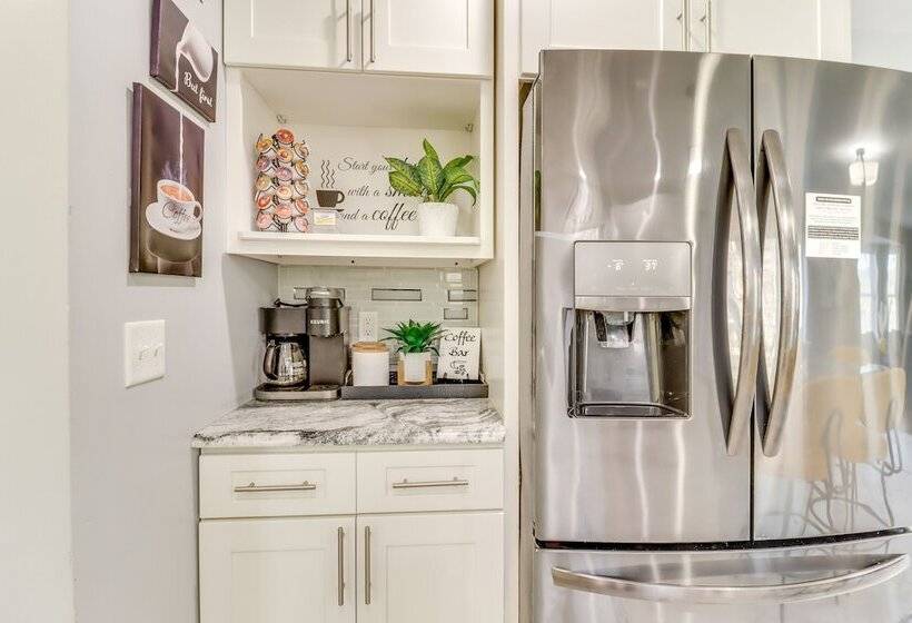 Hot Tub & Fire Pit: Family Home In Tobyhanna