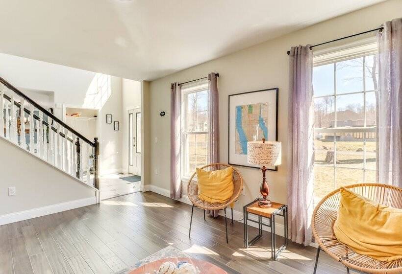 Hot Tub & Fire Pit: Family Home In Tobyhanna