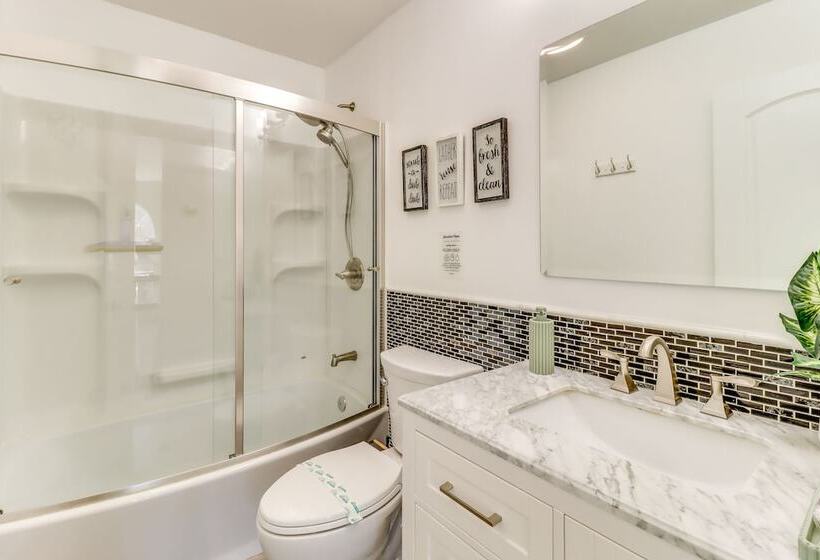 Hot Tub & Fire Pit: Family Home In Tobyhanna