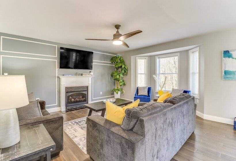 Hot Tub & Fire Pit: Family Home In Tobyhanna