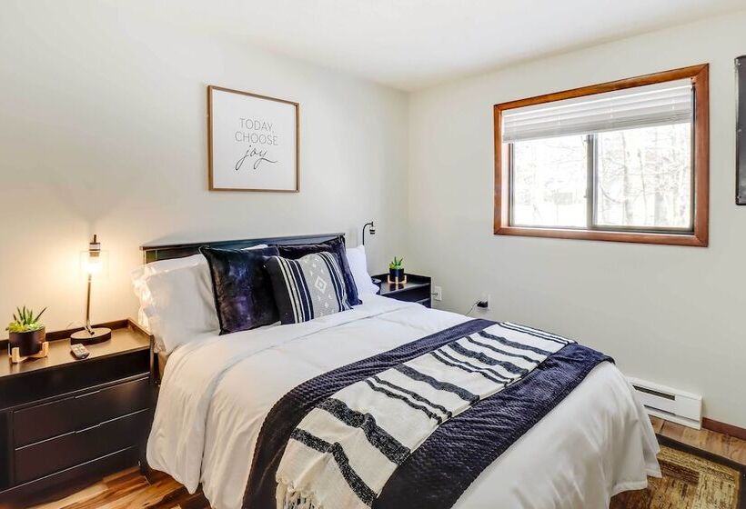 Tobyhanna Vacation Home W/ Community Pool Access