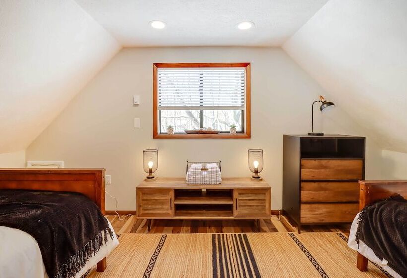 Tobyhanna Vacation Home W/ Community Pool Access