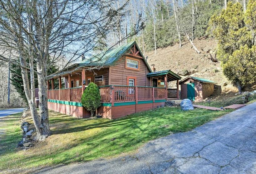 Tranquil Sylva Retreat W/ Bbq Grill & Deck